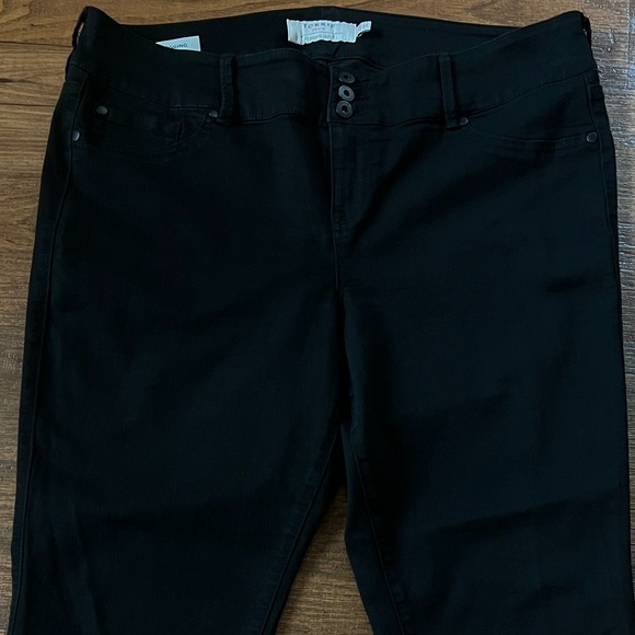 Torrid Black denim high- rise Jegging sz 22 R - Picture 2 of 4